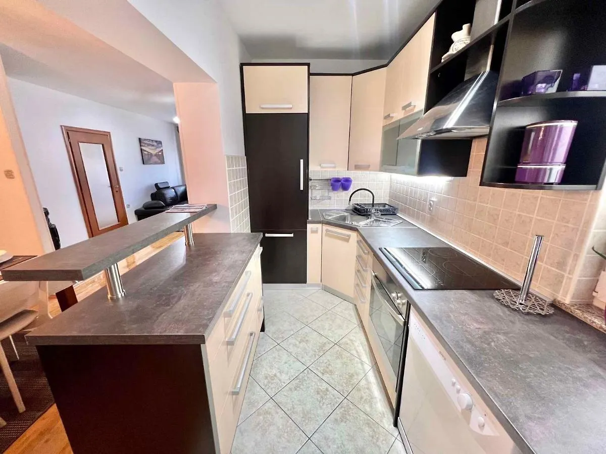 Apartment In Crikvenica 44144