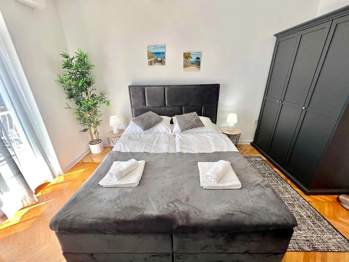 Apartment In Crikvenica 44144