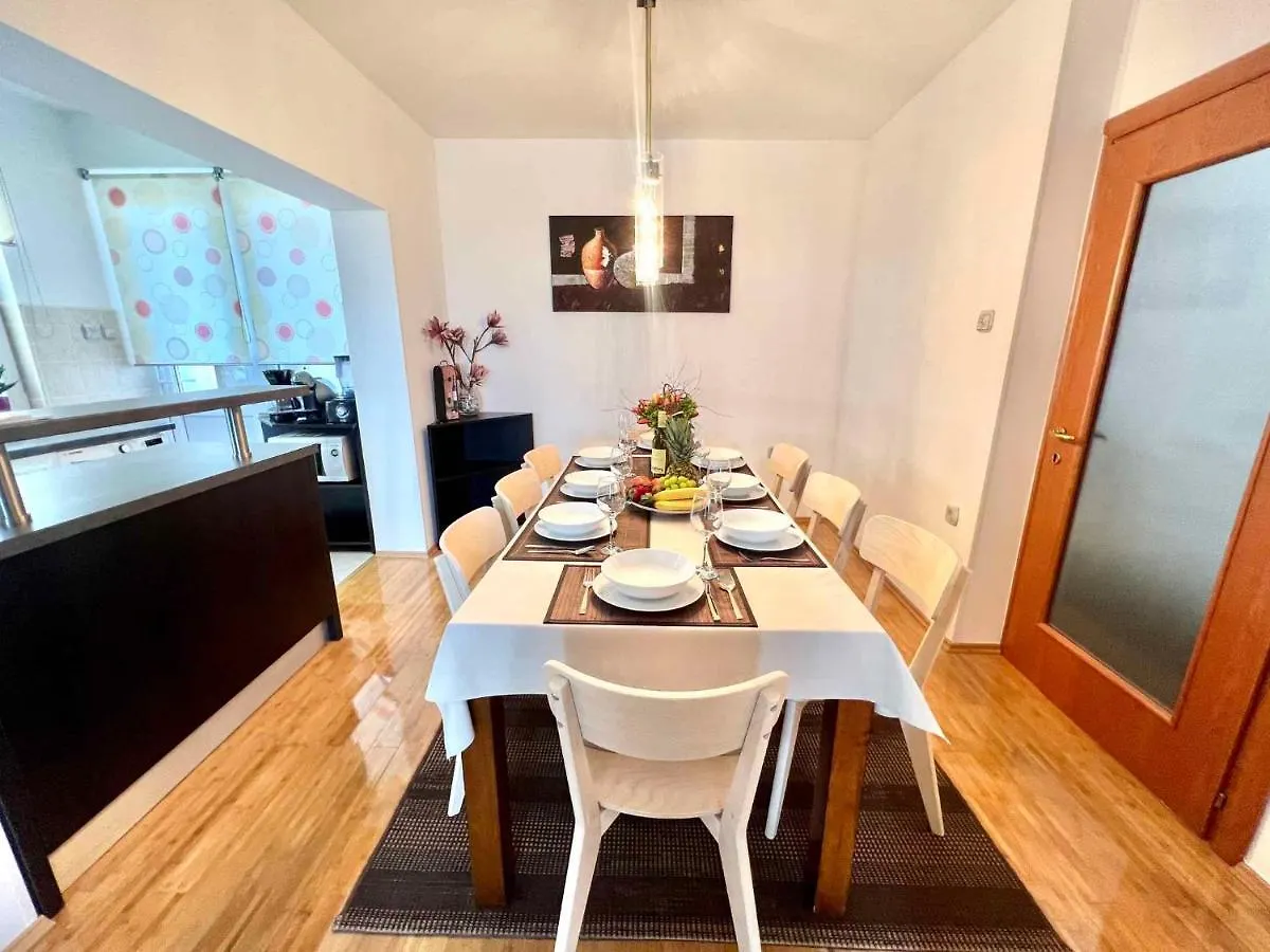Apartment In Crikvenica 44144