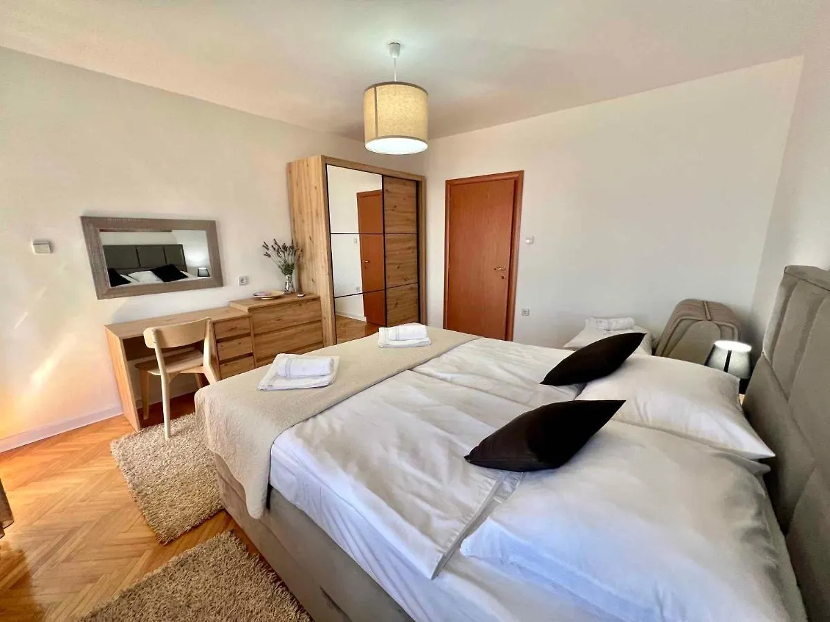 Apartment In Crikvenica 44144