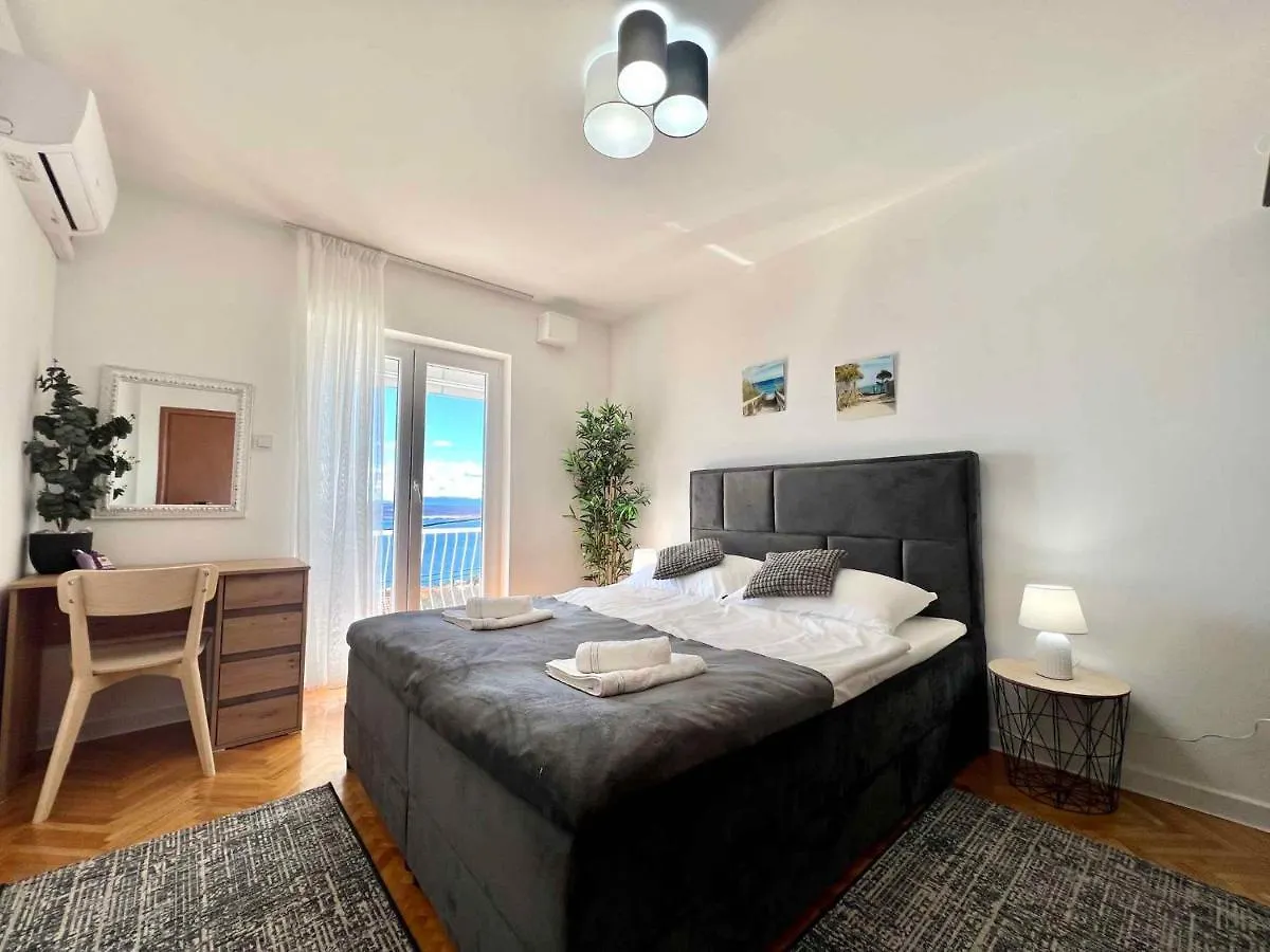 Apartment In Crikvenica 44144