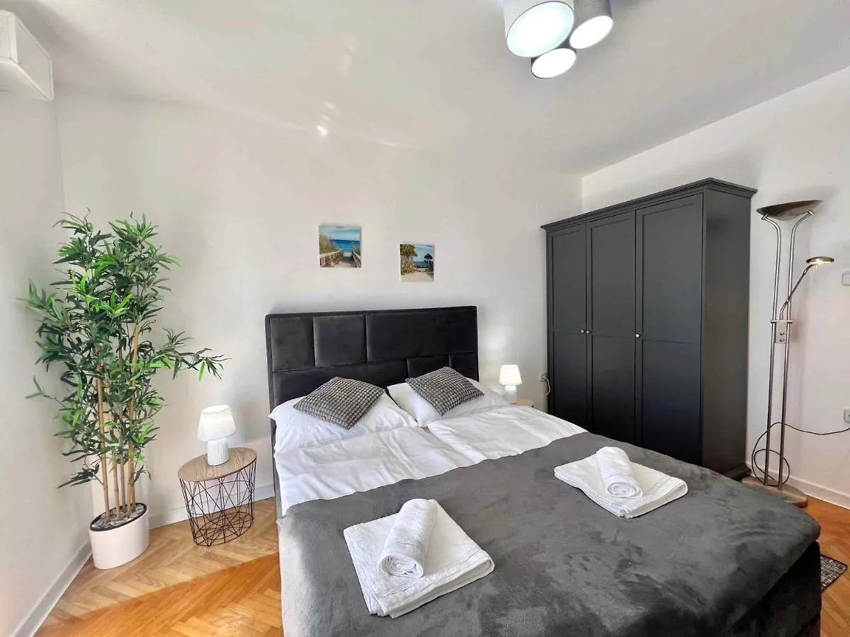 Apartment In Crikvenica 44144