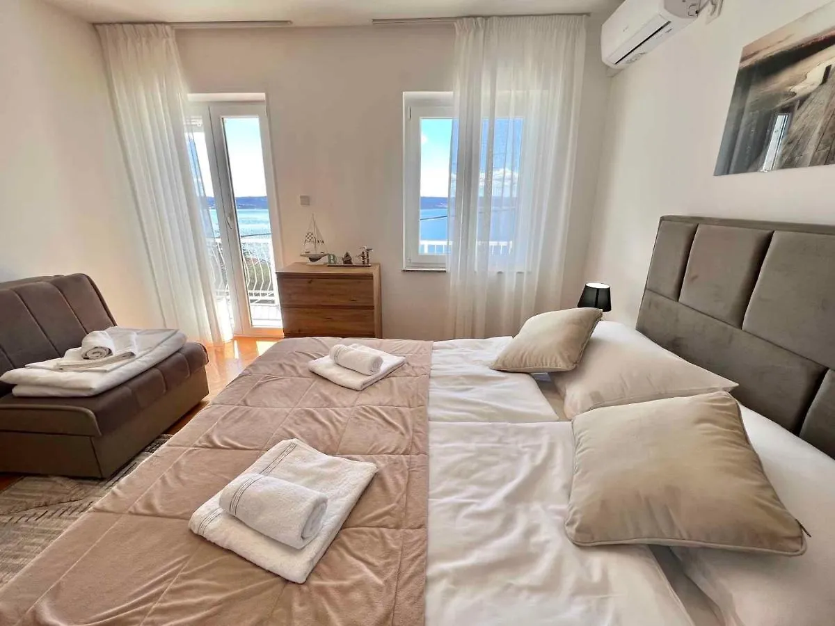 Apartment In Crikvenica 44144