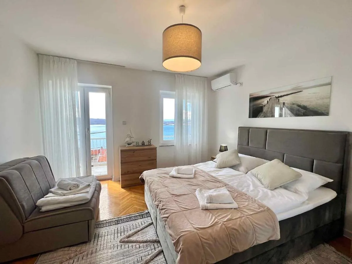 Apartment In Crikvenica 44144