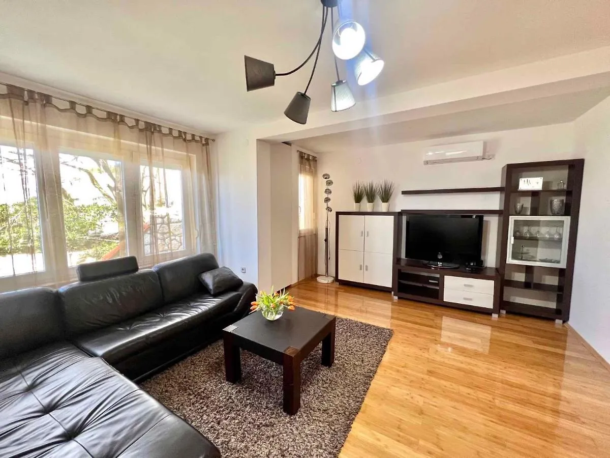 Apartment In Crikvenica 44144