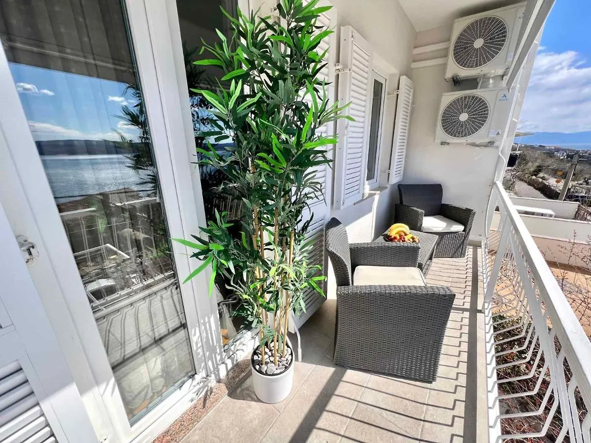 Apartment In Crikvenica 44144