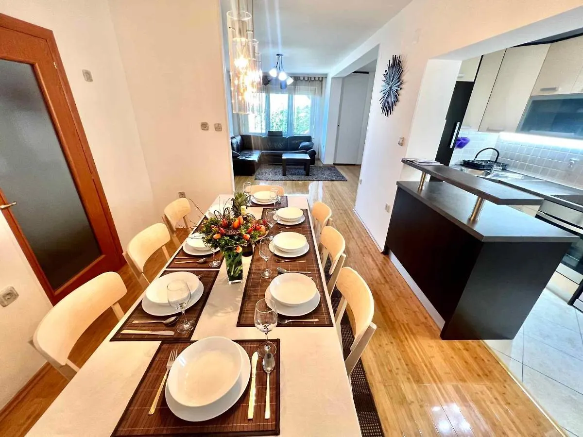 Apartment In Crikvenica 44144