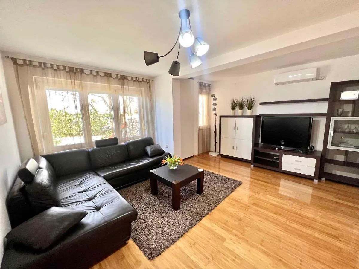 Apartment In Crikvenica 44144