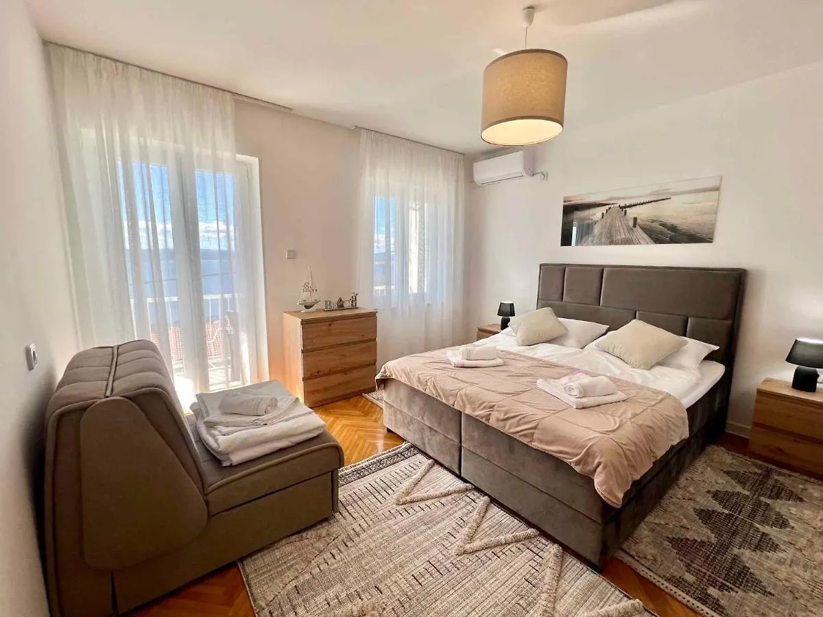 Apartment In Crikvenica 44144