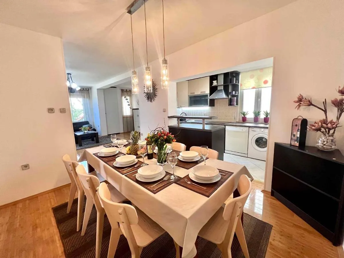 Apartment In Crikvenica 44144
