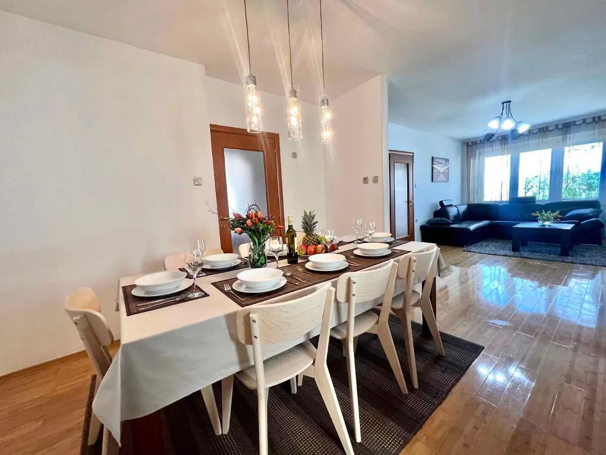 Apartment In Crikvenica 44144