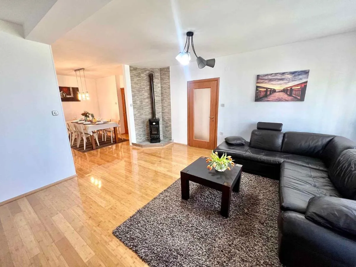Apartment In Crikvenica 44144